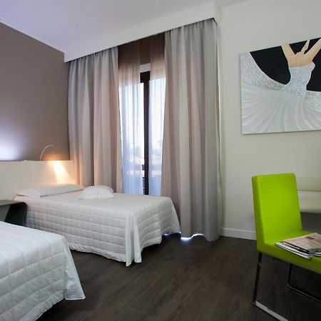 Hotel Desenzano Desenzano del Garda Esterno foto