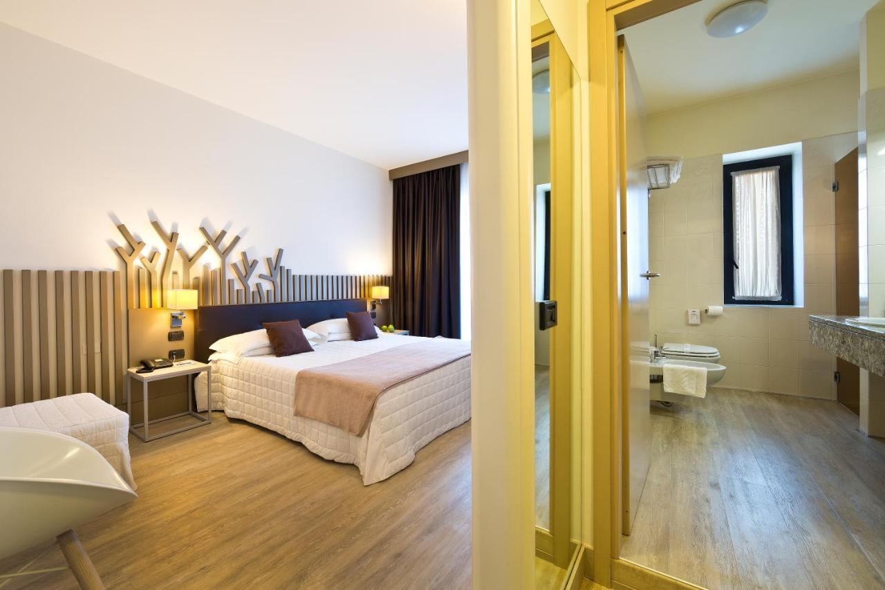 Hotel Desenzano Desenzano del Garda Esterno foto