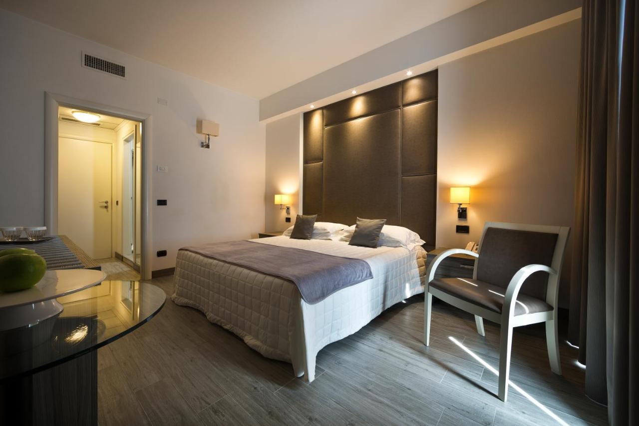 Hotel Desenzano Desenzano del Garda Esterno foto