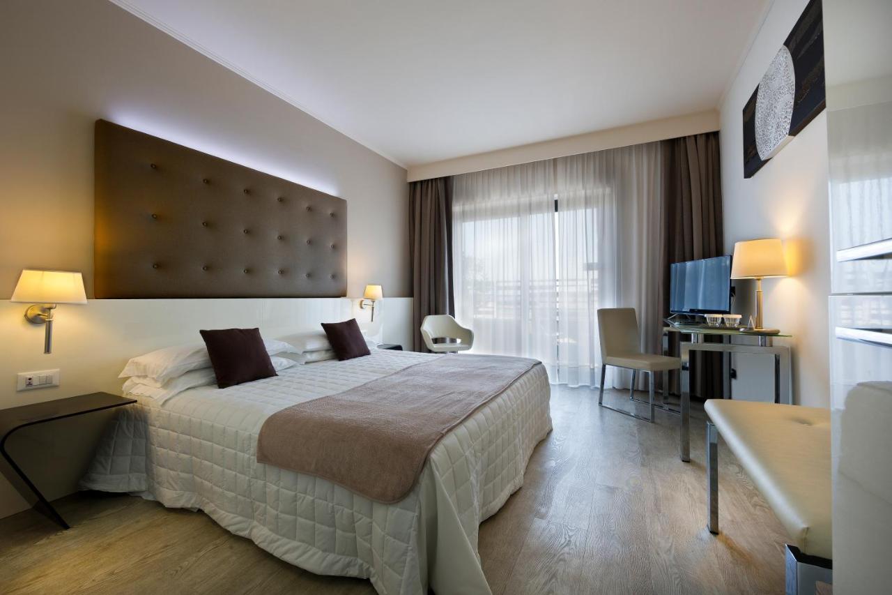 Hotel Desenzano Desenzano del Garda Esterno foto