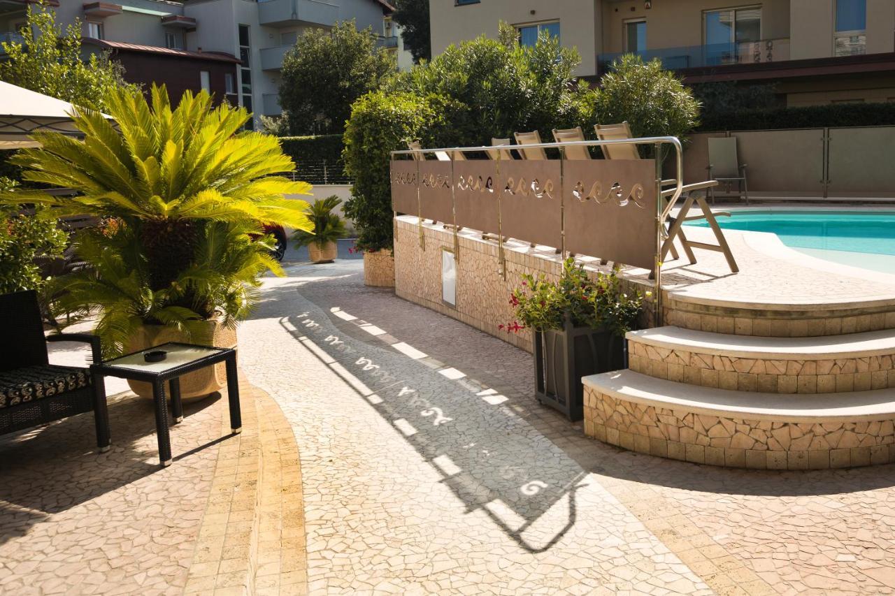 Hotel Desenzano Desenzano del Garda Esterno foto