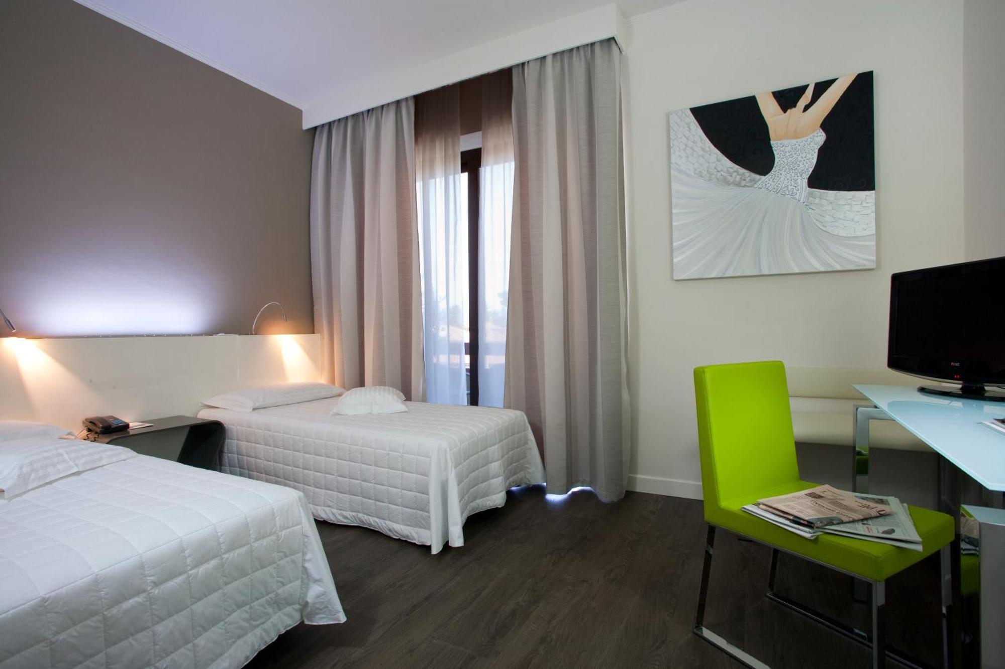 Hotel Desenzano Desenzano del Garda Esterno foto