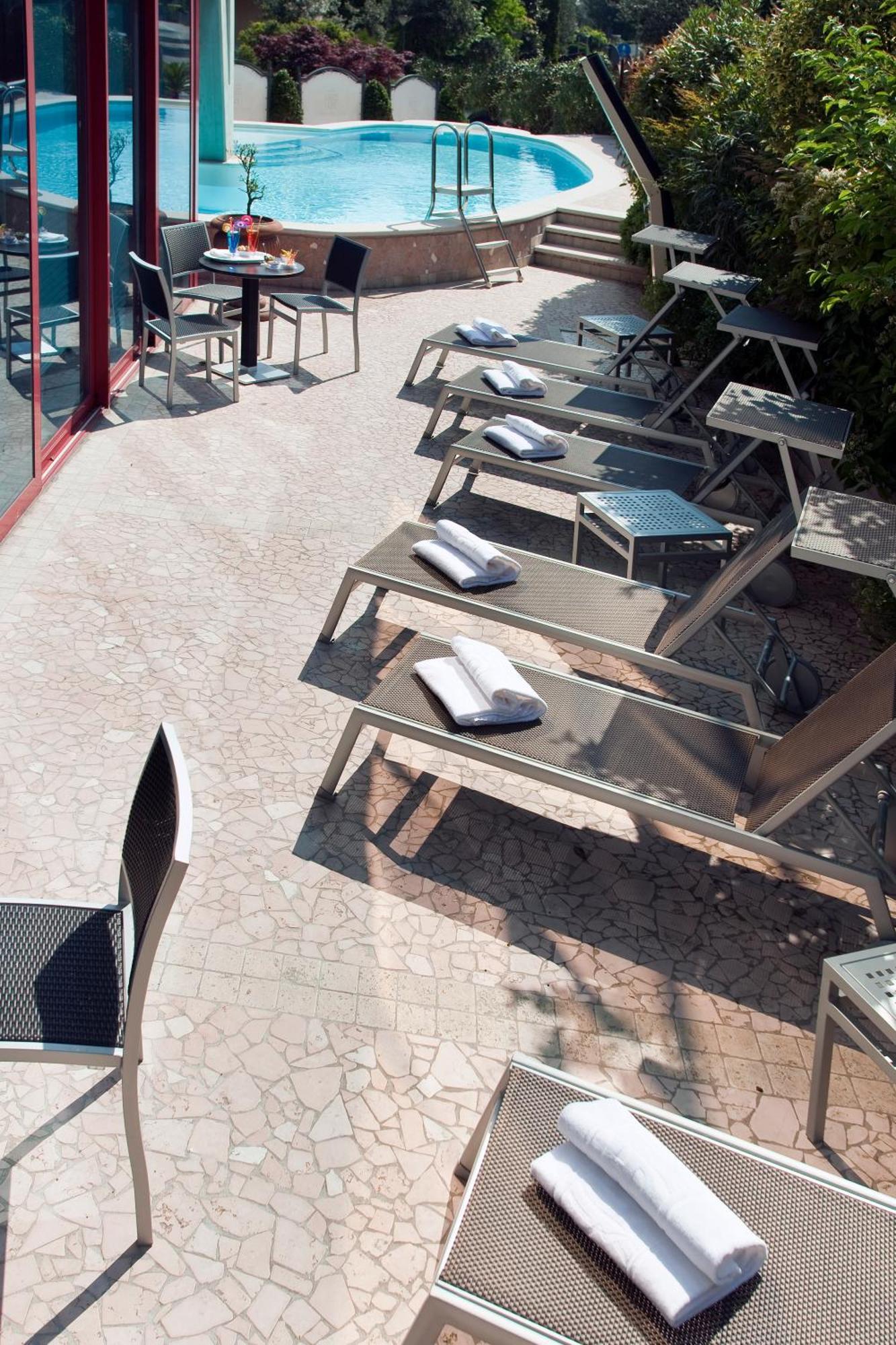 Hotel Desenzano Desenzano del Garda Esterno foto