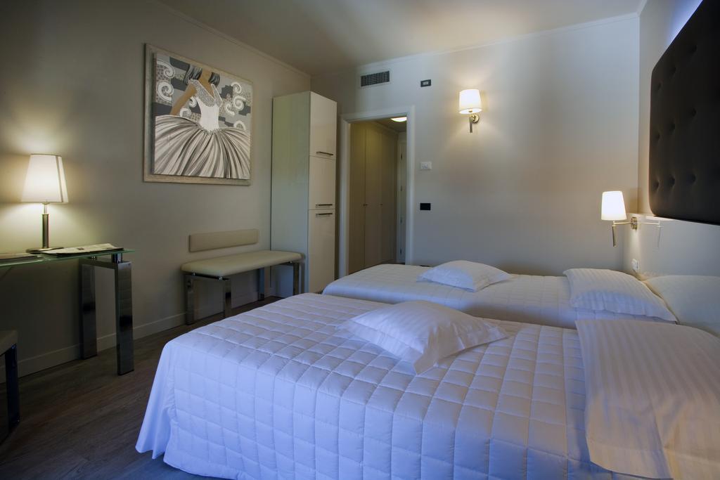 Hotel Desenzano Desenzano del Garda Camera foto