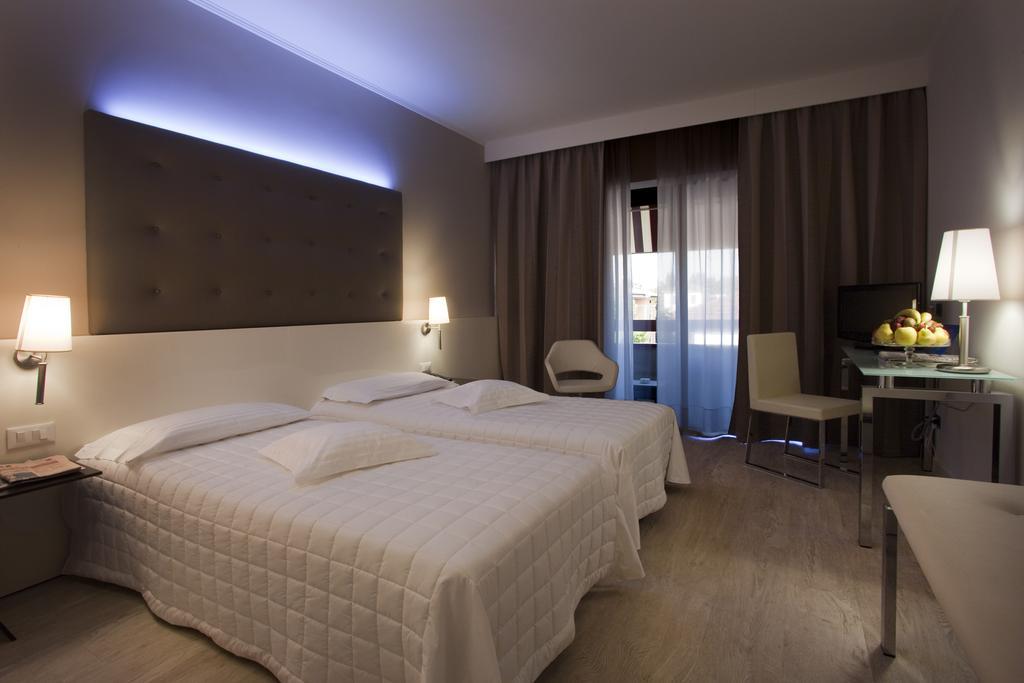 Hotel Desenzano Desenzano del Garda Camera foto